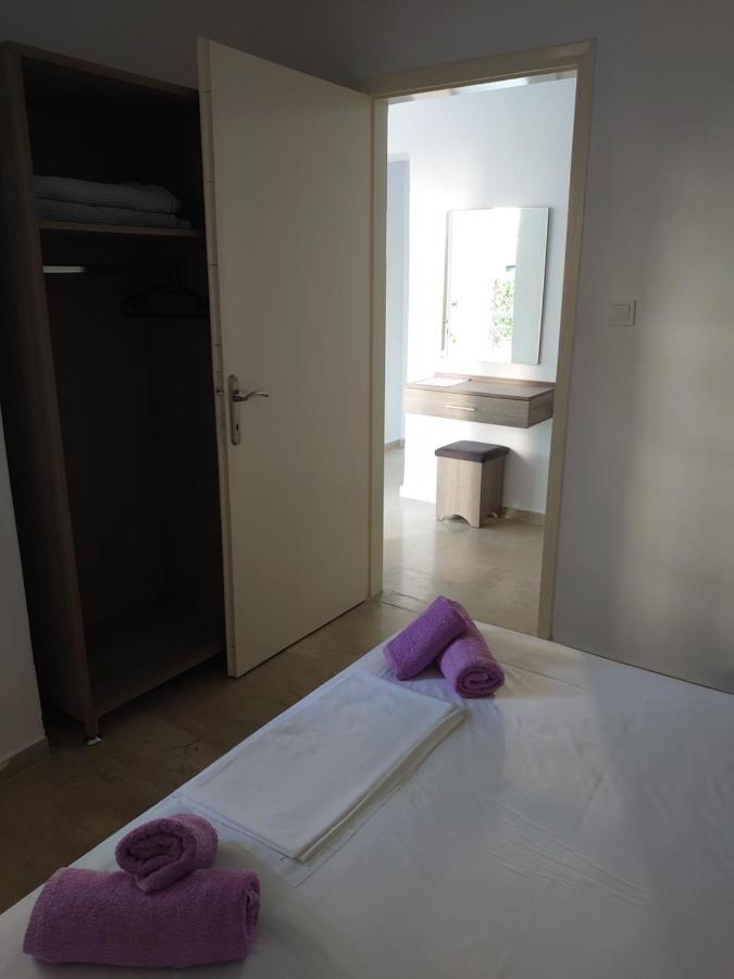 Merida Apartments Мола Калива Екстериор снимка