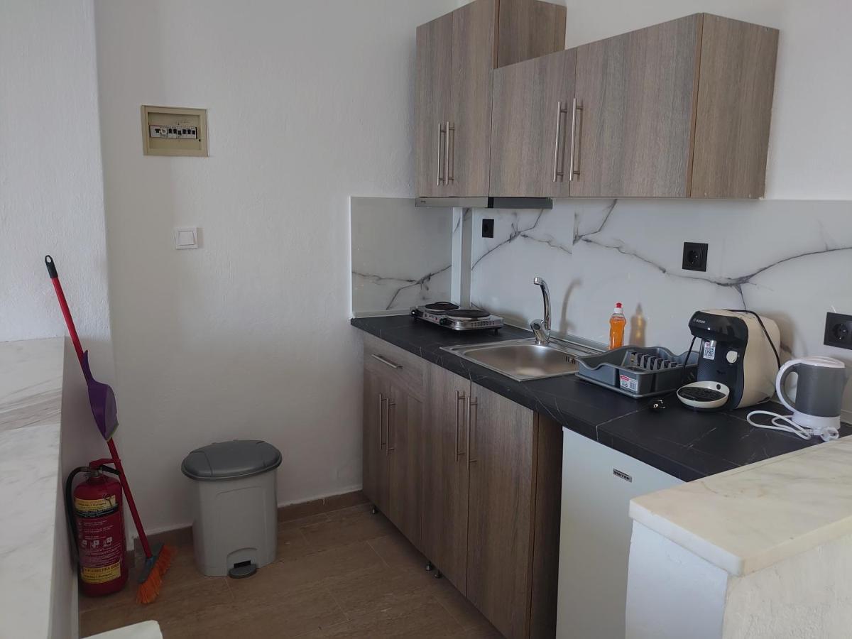 Merida Apartments Мола Калива Екстериор снимка