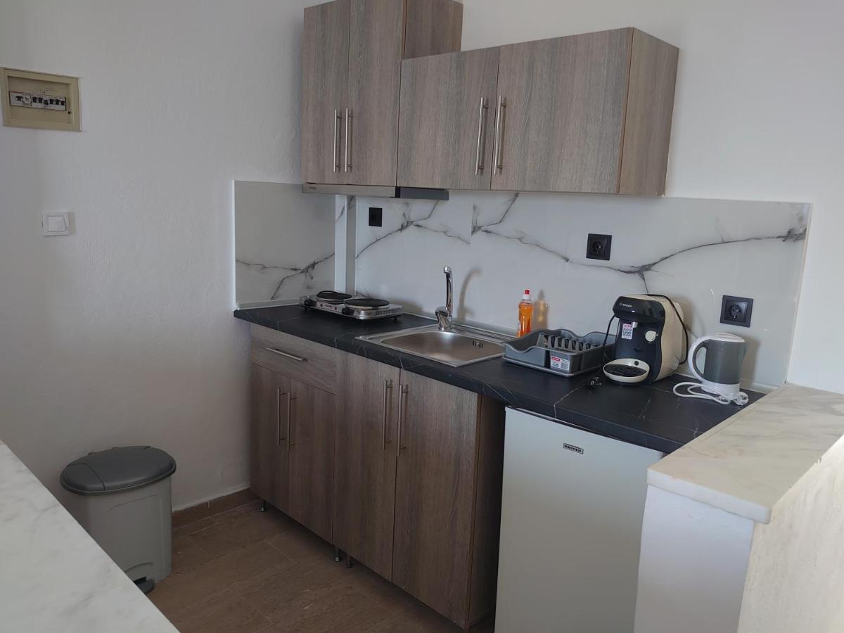 Merida Apartments Мола Калива Екстериор снимка
